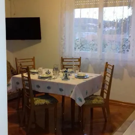 Apartman Laura 트로기르